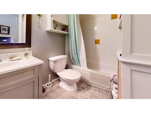 312-1712 38 Street Se, Calgary, AB - Indoor Photo Showing Bathroom