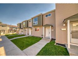 61-5425 Pensacola Crescent SE Calgary, AB T2A 2G7