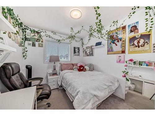 49 Saddlecrest Close Ne, Calgary, AB - Indoor Photo Showing Bedroom