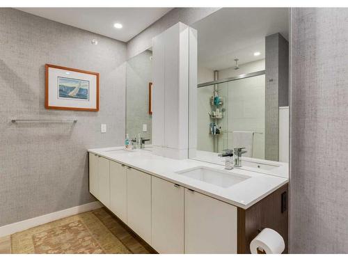 406-3450 19 Street Sw, Calgary, AB - Indoor Photo Showing Bathroom