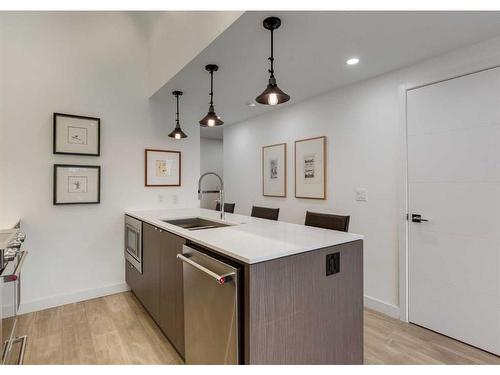 406-3450 19 Street Sw, Calgary, AB - Indoor Photo Showing Kitchen