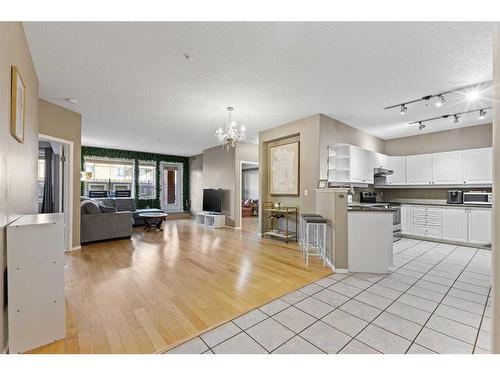 107-838 19 Avenue Sw, Calgary, AB - Indoor Photo Showing Kitchen