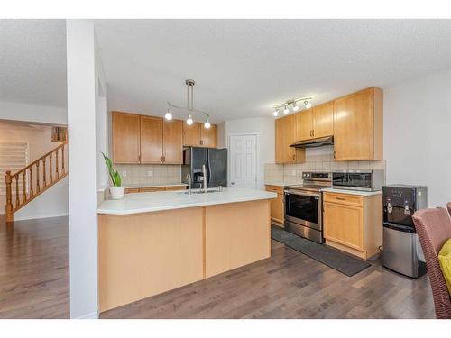 316 Morningside Crescent Sw, Airdrie, AB - Indoor Photo Showing Kitchen