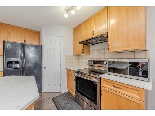 316 Morningside Crescent Sw, Airdrie, AB - Indoor Photo Showing Kitchen