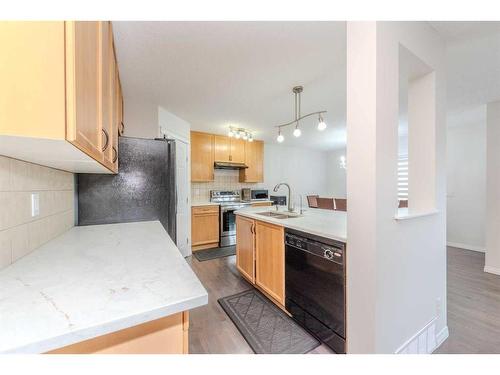 316 Morningside Crescent Sw, Airdrie, AB - Indoor Photo Showing Kitchen