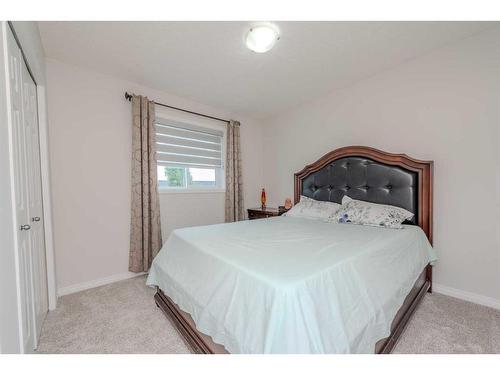 316 Morningside Crescent Sw, Airdrie, AB - Indoor Photo Showing Bedroom