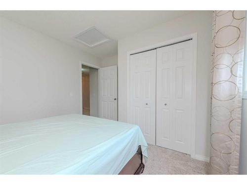 316 Morningside Crescent Sw, Airdrie, AB - Indoor Photo Showing Bedroom