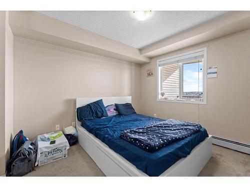 404-7130 80 Avenue Ne, Calgary, AB - Indoor Photo Showing Bedroom