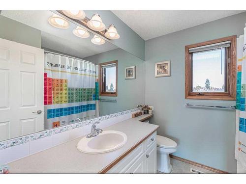 1112 High Country Drive Nw, High River, AB - Indoor Photo Showing Bathroom