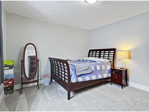 2515 3 Avenue Nw, Calgary, AB - Indoor Photo Showing Bedroom