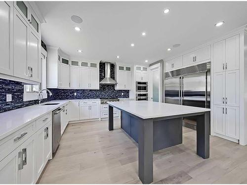 2515 3 Avenue Nw, Calgary, AB - Indoor Photo Showing Kitchen With Upgraded Kitchen