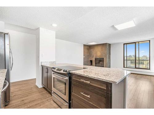 804-215 14 Avenue Sw, Calgary, AB - Indoor Photo Showing Kitchen With Upgraded Kitchen