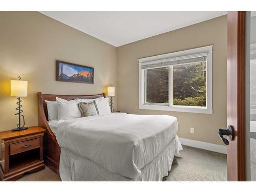 107Bf-187 Kananaskis Way, Canmore, AB - Indoor Photo Showing Bedroom