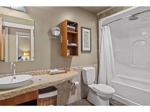 107Bf-187 Kananaskis Way, Canmore, AB - Indoor Photo Showing Bathroom