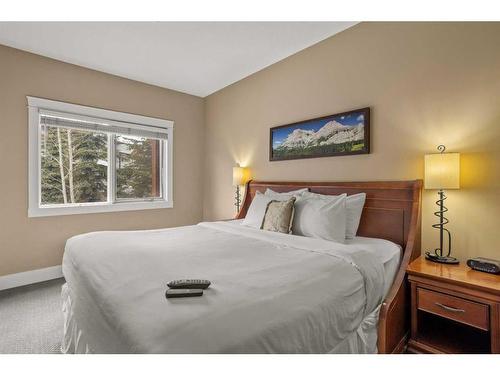 107Bf-187 Kananaskis Way, Canmore, AB - Indoor Photo Showing Bedroom