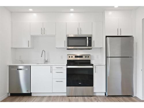 20 Valarosa Park, Didsbury, AB - Indoor Photo Showing Kitchen With Stainless Steel Kitchen With Upgraded Kitchen