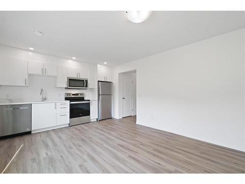 20 Valarosa Park, Didsbury, AB - Indoor Photo Showing Kitchen With Stainless Steel Kitchen