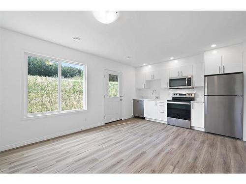 20 Valarosa Park, Didsbury, AB - Indoor Photo Showing Kitchen With Stainless Steel Kitchen