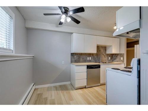 4-232 Sabrina Way Sw, Calgary, AB - Indoor Photo Showing Kitchen