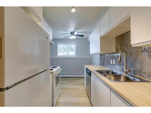 4-232 Sabrina Way Sw, Calgary, AB - Indoor Photo Showing Kitchen With Double Sink