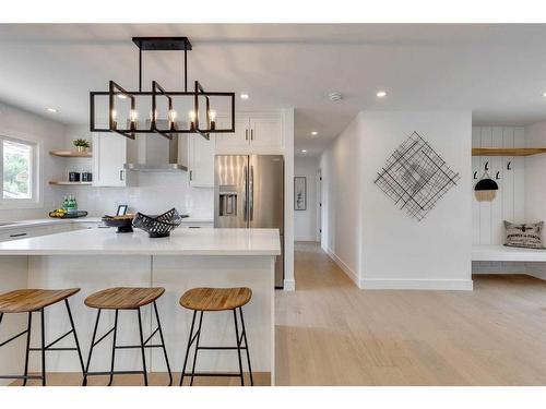 23 Hoover Place Sw, Calgary, AB - Indoor Photo Showing Kitchen With Upgraded Kitchen