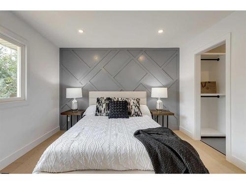 23 Hoover Place Sw, Calgary, AB - Indoor Photo Showing Bedroom