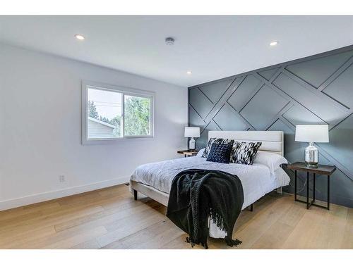 23 Hoover Place Sw, Calgary, AB - Indoor Photo Showing Bedroom