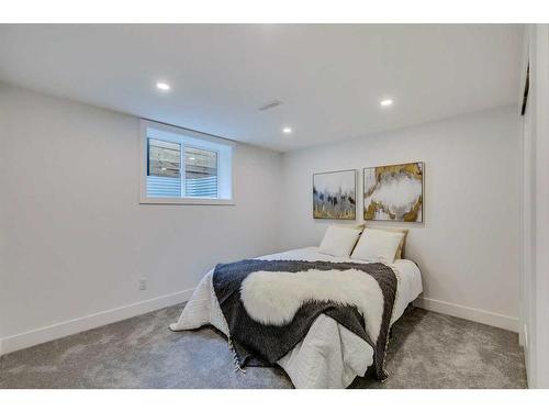 23 Hoover Place Sw, Calgary, AB - Indoor Photo Showing Bedroom