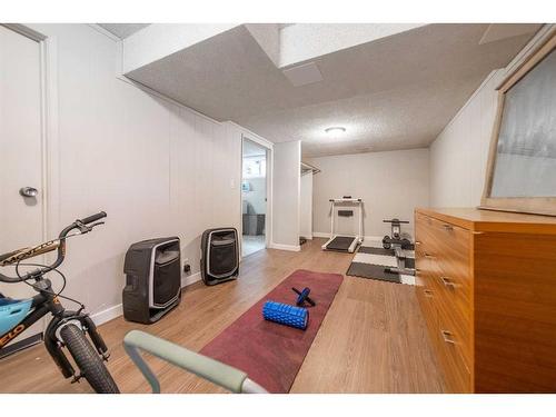 7846 20A Street Se, Calgary, AB - Indoor Photo Showing Gym Room