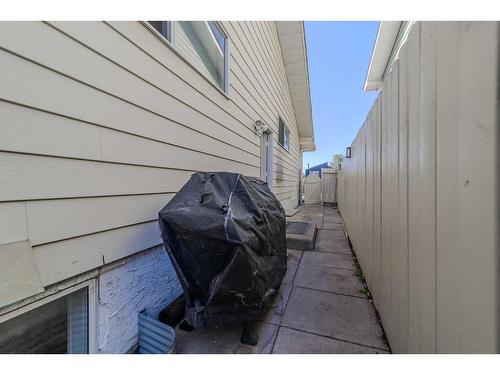 7846 20A Street Se, Calgary, AB - Outdoor With Exterior