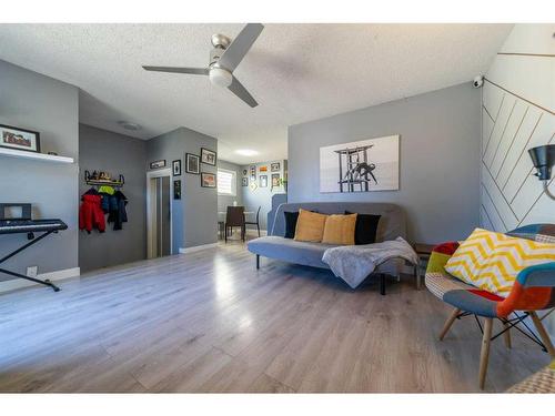 7846 20A Street Se, Calgary, AB - Indoor Photo Showing Other Room