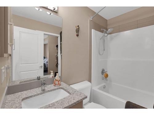 312-30 Mahogany Mews Se, Calgary, AB - Indoor Photo Showing Bathroom