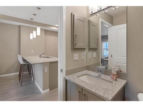 312-30 Mahogany Mews Se, Calgary, AB - Indoor Photo Showing Bathroom