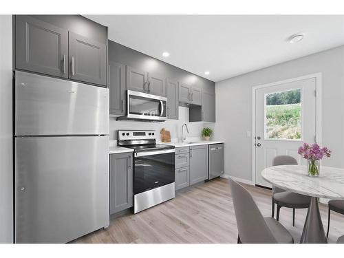 24 Valarosa Park, Didsbury, AB - Indoor Photo Showing Kitchen With Stainless Steel Kitchen