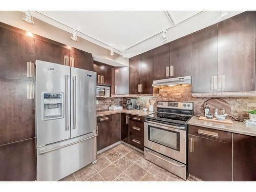 105 Hawkbury Close Nw, Calgary, AB - Indoor Photo Showing Kitchen