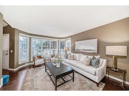 105 Hawkbury Close Nw, Calgary, AB - Indoor Photo Showing Living Room