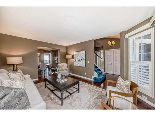 105 Hawkbury Close Nw, Calgary, AB - Indoor Photo Showing Living Room