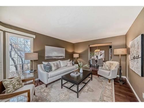 105 Hawkbury Close Nw, Calgary, AB - Indoor Photo Showing Living Room