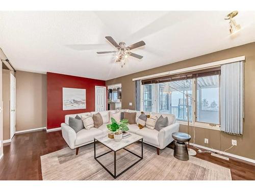 105 Hawkbury Close Nw, Calgary, AB - Indoor Photo Showing Living Room