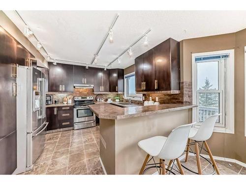 105 Hawkbury Close Nw, Calgary, AB - Indoor Photo Showing Kitchen With Upgraded Kitchen