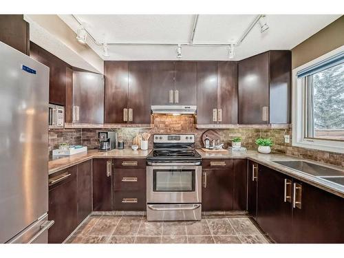 105 Hawkbury Close Nw, Calgary, AB - Indoor Photo Showing Kitchen With Double Sink