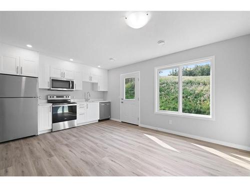 26 Valarosa Park, Didsbury, AB - Indoor Photo Showing Kitchen With Stainless Steel Kitchen