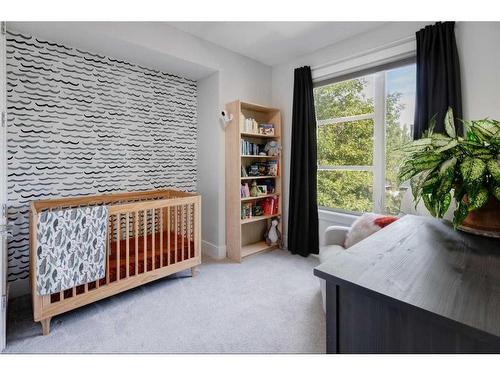 515 30 Avenue Nw, Calgary, AB - Indoor Photo Showing Bedroom