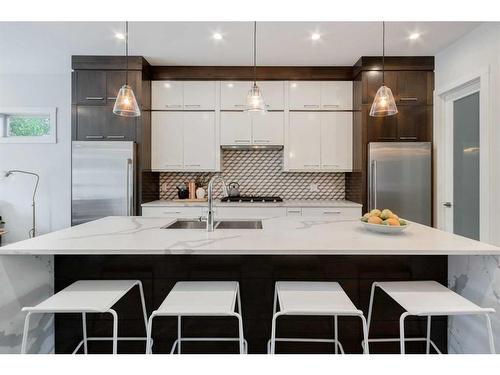 515 30 Avenue Nw, Calgary, AB - Indoor Photo Showing Kitchen With Upgraded Kitchen