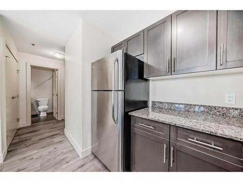 220-955 Mcpherson Road Ne, Calgary, AB - Indoor Photo Showing Kitchen