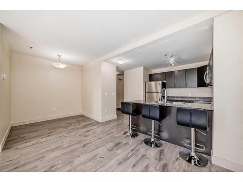 220-955 Mcpherson Road Ne, Calgary, AB - Indoor Photo Showing Kitchen