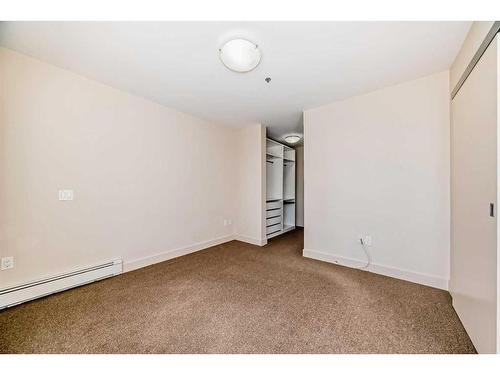 220-955 Mcpherson Road Ne, Calgary, AB - Indoor Photo Showing Other Room