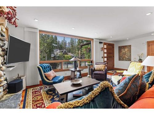 1005 9 Avenue, Canmore, AB - Indoor Photo Showing Living Room