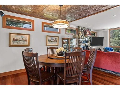 1005 9 Avenue, Canmore, AB - Indoor Photo Showing Dining Room