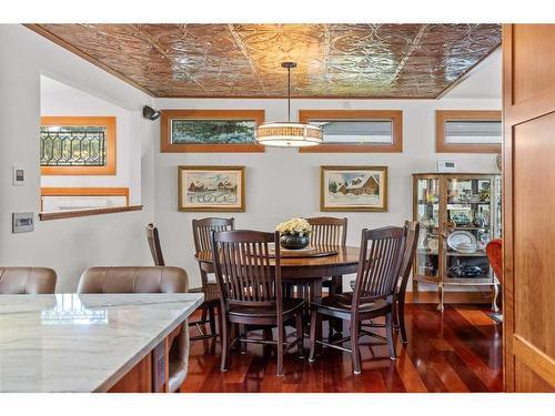 1005 9 Avenue, Canmore, AB - Indoor Photo Showing Dining Room